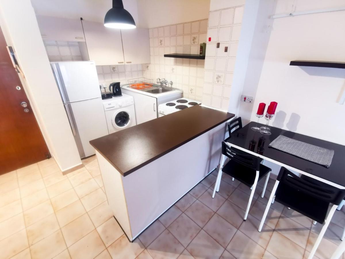 Flirty Flamingo Seaview Seafront Apartment Larnaca Dış mekan fotoğraf