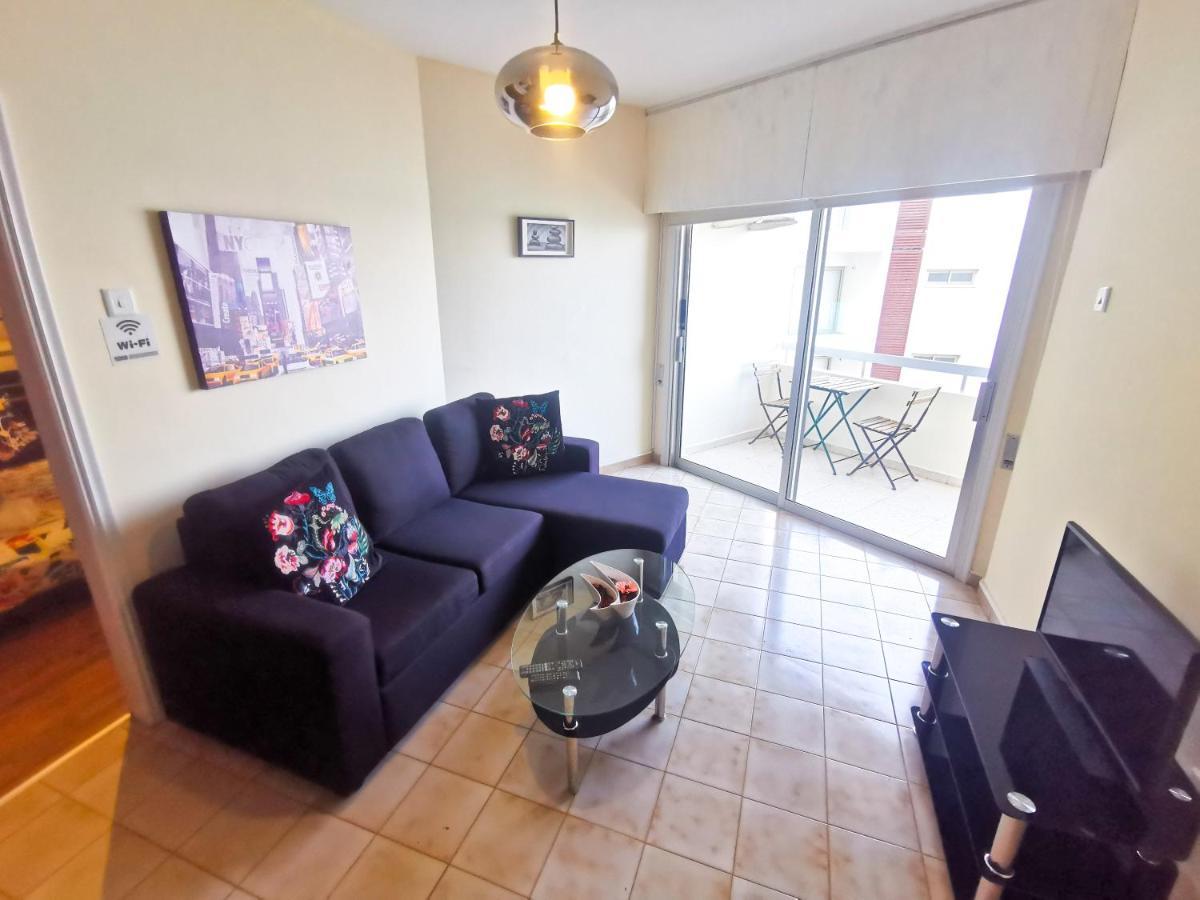 Flirty Flamingo Seaview Seafront Apartment Larnaca Dış mekan fotoğraf
