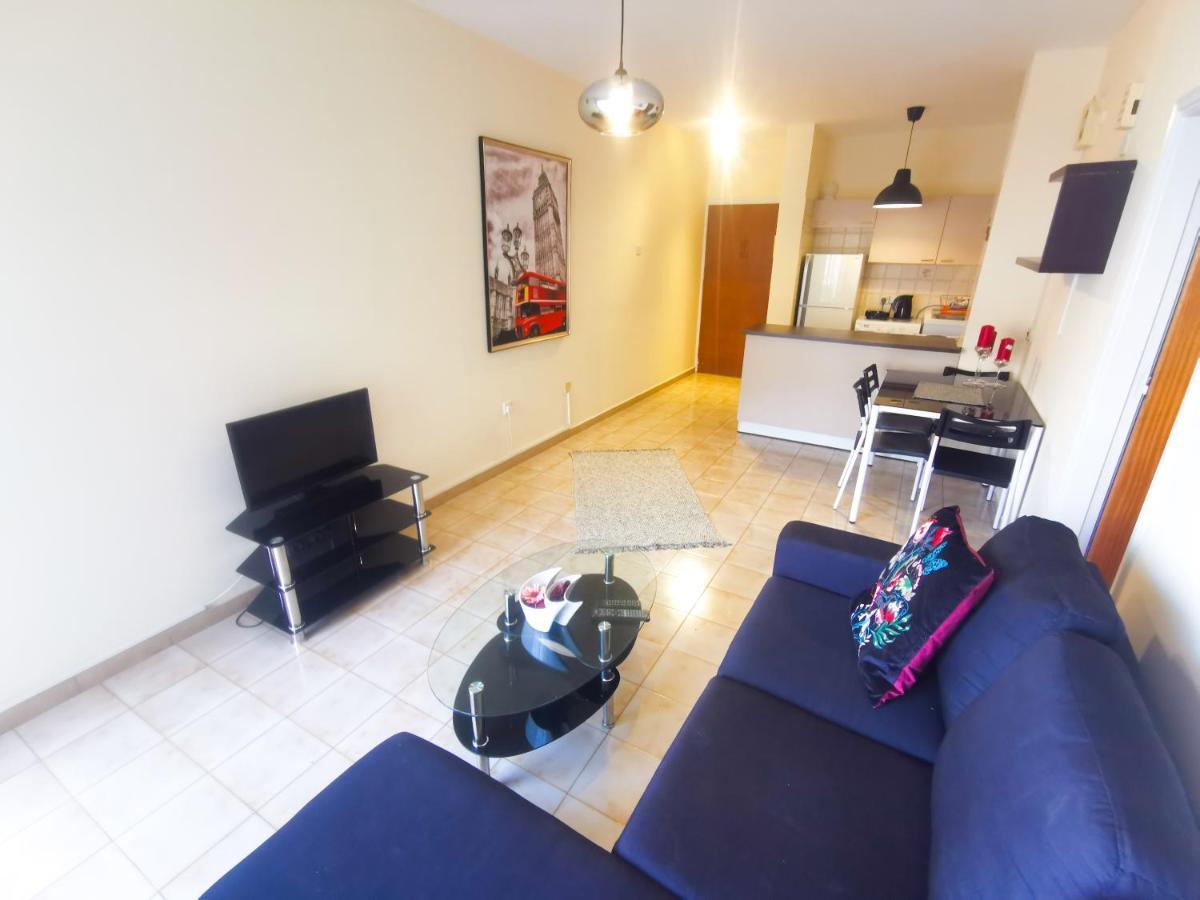 Flirty Flamingo Seaview Seafront Apartment Larnaca Dış mekan fotoğraf